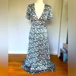 Absolutely gorgeous Club Monaco wrap dress!!
